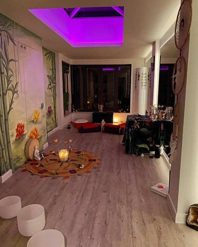 Two spaces left for my last sound meditation of the year to get you all zen before the madness of the festive season 🎄 

The focus of the meditation will be harnessing the energy around the full moon together with sound healing to support inner peace, calm and intention setting for the final part of the year. 💫

Tues 28th Nov: 7pm to 8.30pm @ £20

DM to book 💫